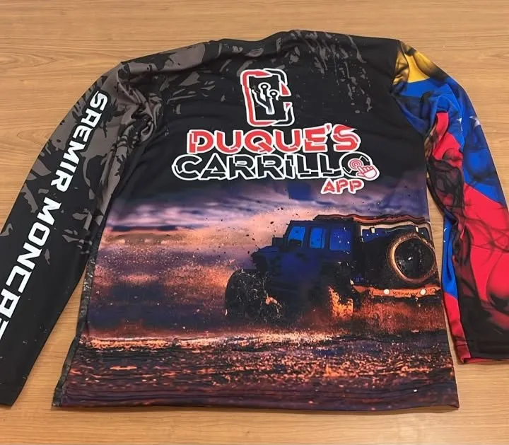 Jersey de manga larga de Duque's Carrillo con una camioneta en el barro
