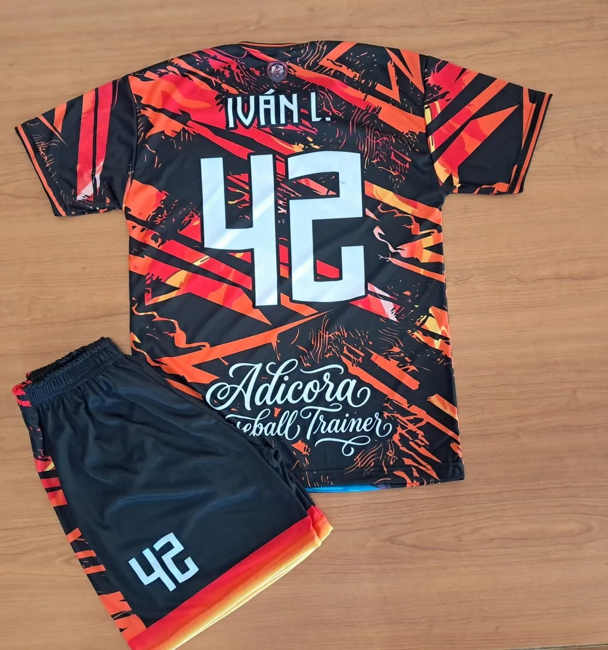 Uniforme de Adícora Baseball Trainer ya confeccionado: camiseta y short
